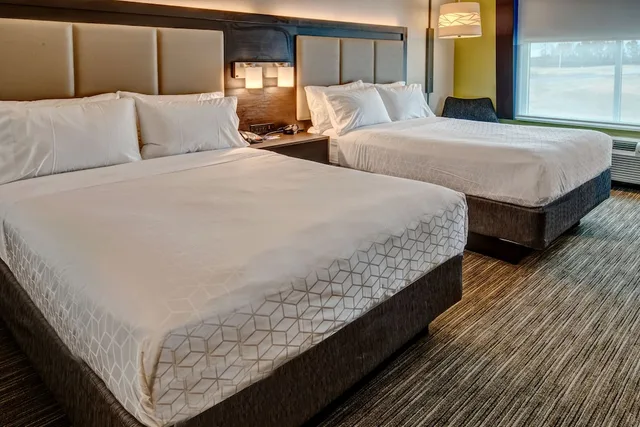 جناح بسريرين كوين بحوض استحمام، Holiday Inn Express Hotel And Suites Jackson Northeast 1/3