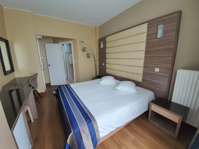 Superior, Double Bed, Hotel Midi-Zuid 5/7