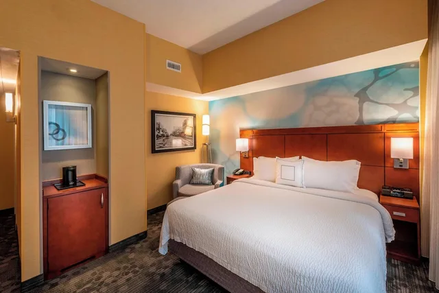 Room, King Bed, Accessible, Courtyard By Marriott Tulsa Downtown 1/2