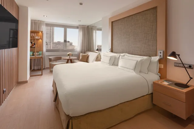 The Level, Junior Suite, Panoramic View, Melia Madrid Princesa Hotel 1/5