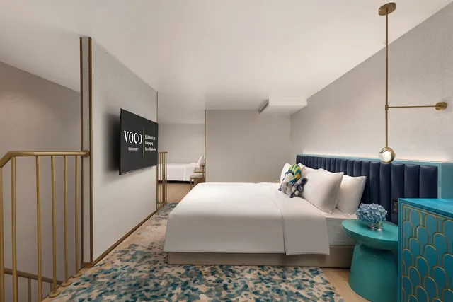 غرفة غراند بسرير كينج وسرير فردي، Voco Lianyungang Star Of Haizhoubay by IHG 3/5