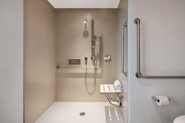 Suite, Queen Bed, Sofa, Accessible, Homewood Suites by Hilton Surrey 6/6