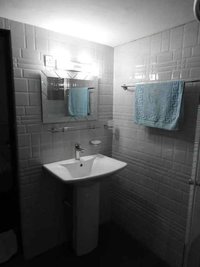 غرفة بسرير مزدوج بحمام خاص، Hanthana Breeze Home Stay 5/5