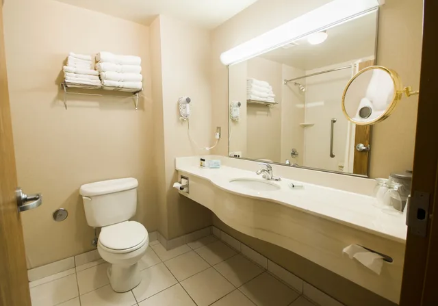 Studio, King Bed, Sofa, Humphry Inn Suites 4/5