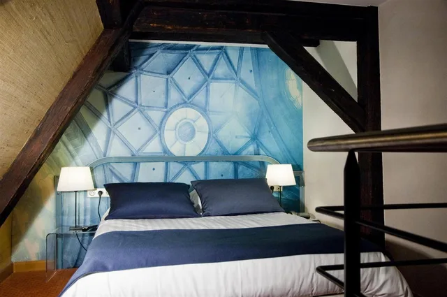 غرفة عائلية ثلاثية، Hotel Cathedrale 5/7