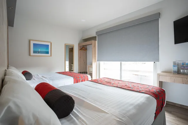 Room, 2 Double Beds, Hotel Roble 3/8