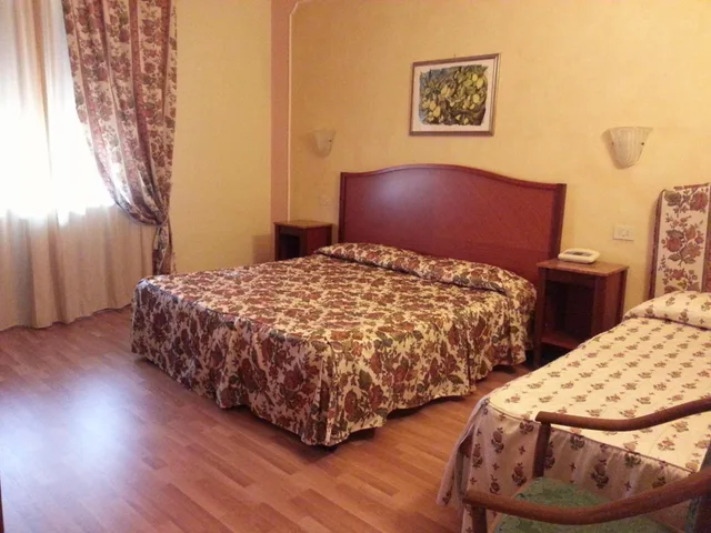 غرفة قياسية ثلاثية، Minerva Palace 3/6