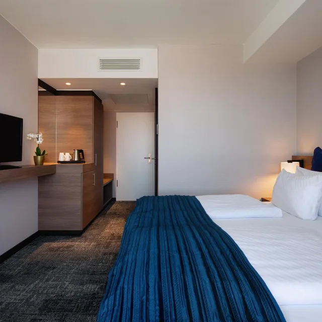 غرفة بسرير مزدوج بإطلالة على الفناء، Holiday Inn Berlin City Center East Prenzlauer Berg 2/10