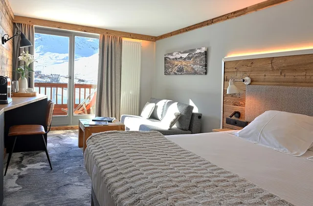 غرفة بريفيليج بسرير كوين مع أريكة، Le Levanna Hotel Restaurant 4/8