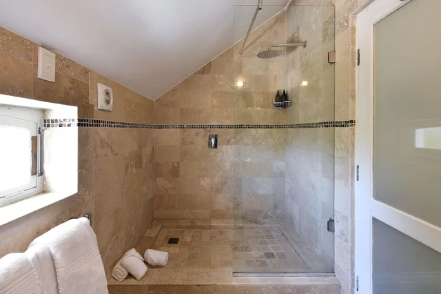 غرفة بسرير كوين بشرفة، Ashbourne House Guest House 3/3