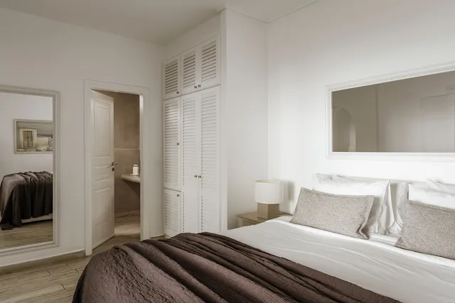 جناح بسرير كينج بإطلالة جزئية على البحر مع أريكة، Aqua Luxury Suites 3/10