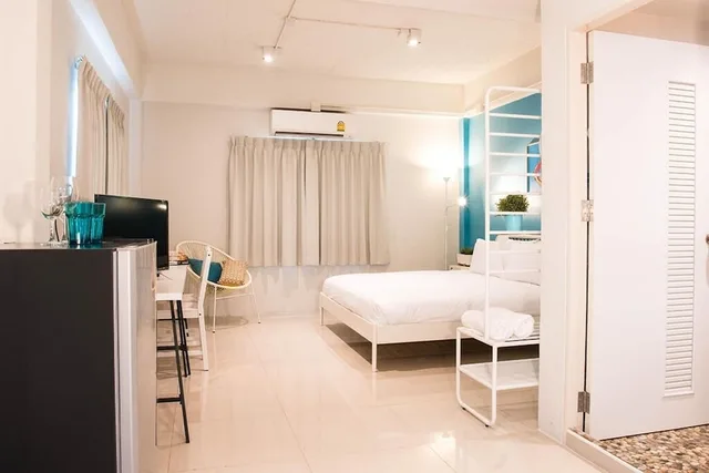 غرفة قياسية بسرير كوين بشرفة، ME U Hostel Pattaya 8/10