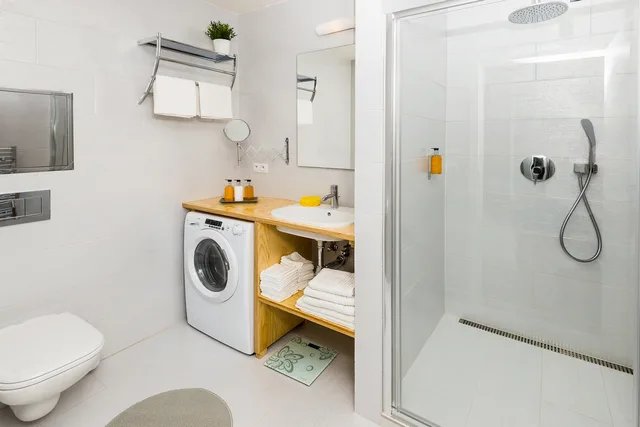 استوديو سوبيريور، Residence Trafick 1/2