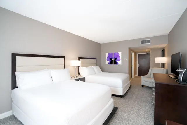 Standard, 2 Queen Beds, Holiday Inn Wilmington 1/5