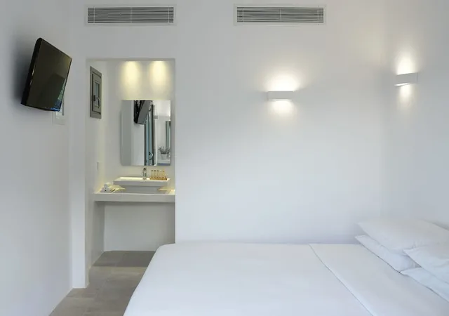 Standard, Queen Bed, Pool View, Hot Tub, Aurora Luxury Hotel & Spa 2/2