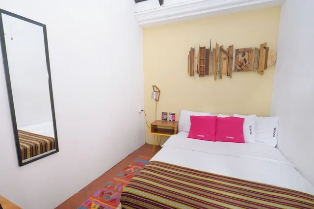 Private, Compact, Double Bed, Shared Bathroom، Socialtel Antigua Guatemala 2/7