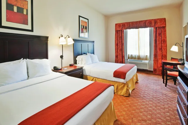 جناح بسريرين كوين بمنطقة جلوس، Holiday Inn Express Hotel Suites Athens 1/8