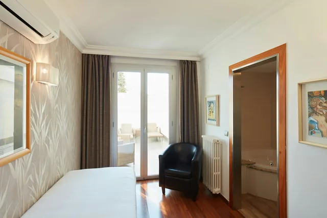 غرفة عائلية، Sercotel President 4/4