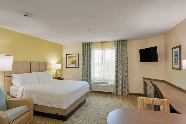 جناح استوديو بسرير كوين، Candlewood Suites Panama City Beach Pier 1/3