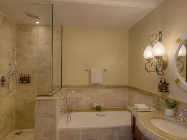 Deluxe, Queen Bed, Riverside، Fairmont Mount Kenya Safari Club 1/1