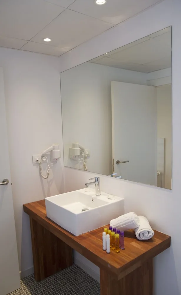 Room, Single, Twin Beds, Alegria Maripins Hotel 5/5