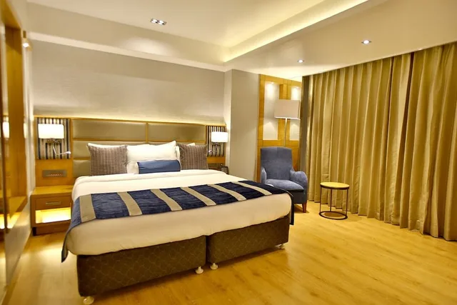 غرفة تنفيذية بسرير كينج بإطلالة على المدينة، Regenta Central The Crystal 6/9