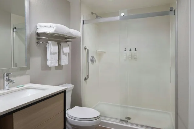 استوديو بسرير كينج مع أريكة، Marriott S Towneplace Suites Thunder Bay 10/10
