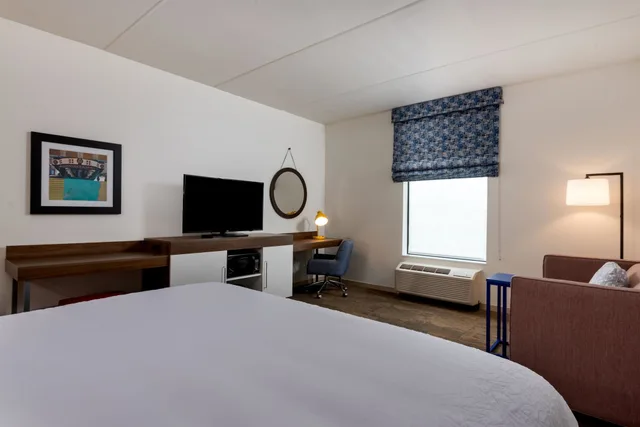 جناح استوديو بسرير كينج مع أريكة، Hampton Inn Baltimore Bayview Campus 4/9