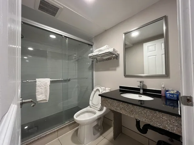 غرفة قياسية بسرير كوين، Kluane Park Inn 5/5
