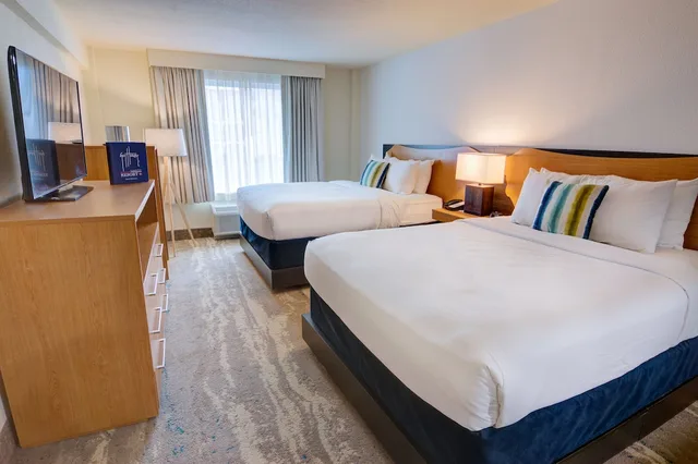 Room, Queen/Queen, No Balcony, Guy Harvey Resort St. Augustine Beach 1/4