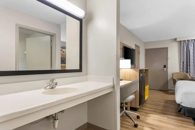 غرفة بسرير كينج لذوي الإعاقة، Days Inn by Wyndham Valdosta I-75 9/9