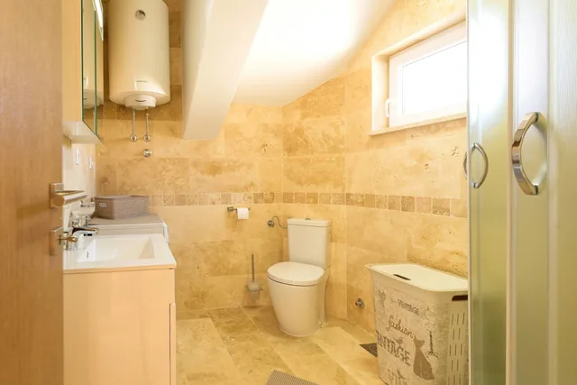 شقة بسرير كوين وسرير بطابقين بإطلالة على البحر بشرفة بغرفة نوم واحدة، Apartments 42 North 2/5