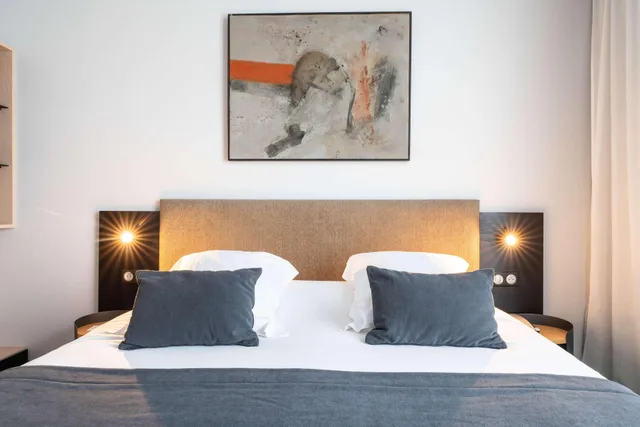 جناح بسرير كينج بشرفة مع أريكة بمنطقة جلوس، Best Western Premier Masqhotel 3/6