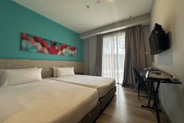 غرفة ديلوكس بسريرين منفصلين بشرفة، OYO Townhouse, Selayang formerly RHR Hotel 2/6