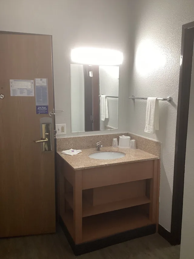 1 King Bed - Premium, Mini Fridge، Motel6 Bridgeview, IL 3/3
