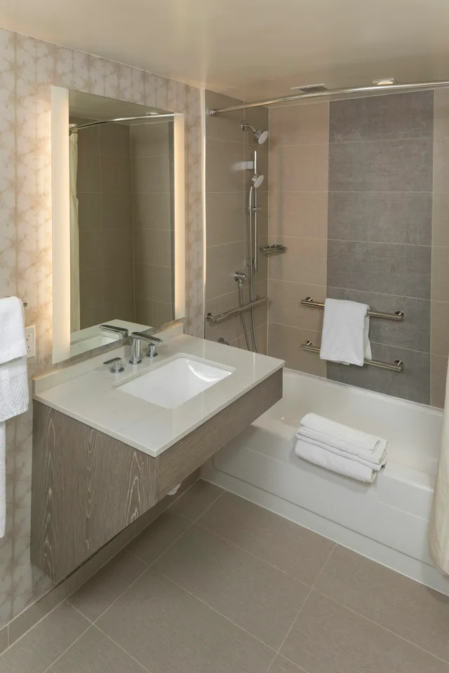 جناح بسرير كينج بشرفة، Hilton Birmingham Downtown at UAB 4/5