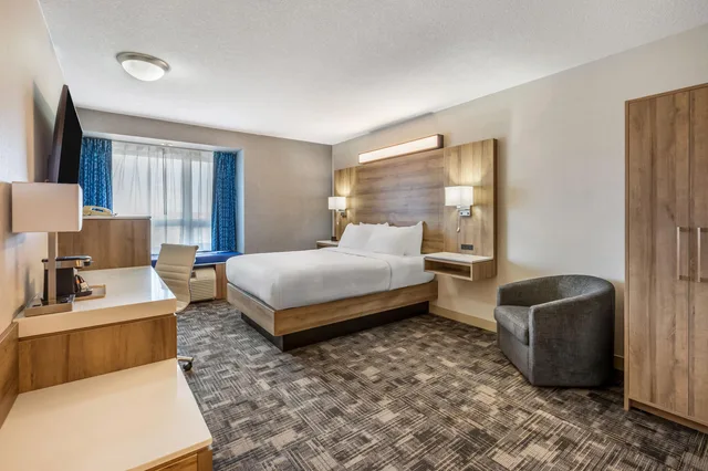 غرفة بسرير كوين، Microtel Inn Suites By Wyndham Timmins 6/10
