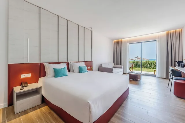 Junior Suite, King Bed, Sea Front, Sofa، Sol Tropikal Durres 1/2