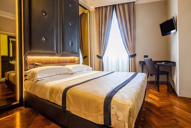 Superior, King Bed, Bunk Bed, Lombardia 2/10