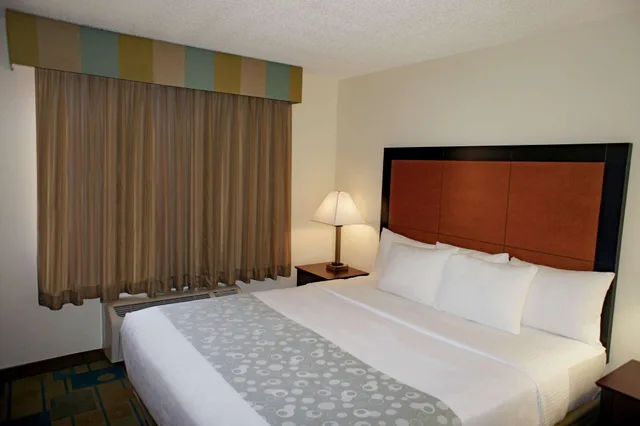 شقة بسرير كينج بغرفة نوم واحدة، La Quinta Inn & Suites by Wyndham St. Pete-Clearwater Airpt 1/2