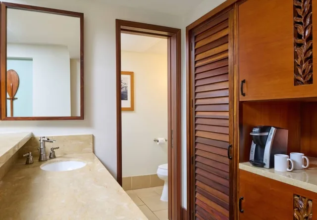 Tower, 2 Double Beds, Ocean View، Royal Lahaina Resort and Bungalows 2/2