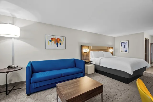 غرفة قياسية بسرير كينج مع أريكة، Holiday Inn Express Monticello 1/1