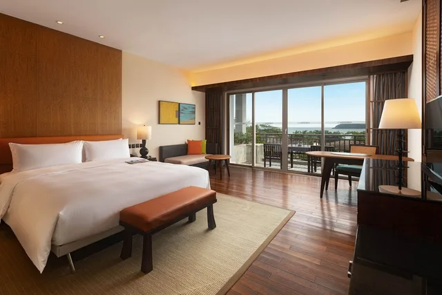 غرفة ديلوكس عائلية بسرير كينج بإطلالة على الحديقة بشرفة، Le Meridien Shimei Bay Beach Resort & Spa 5/10