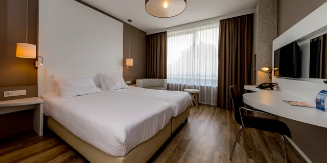 غرفة فاخرة بسرير مزدوج بحوض استحمام، Fletcher Hotel Restaurant de Wageningsche Berg 1/2
