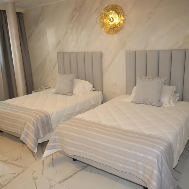 غرفة كلاسيكية رباعية، One Hotel & Restaurant 1/10