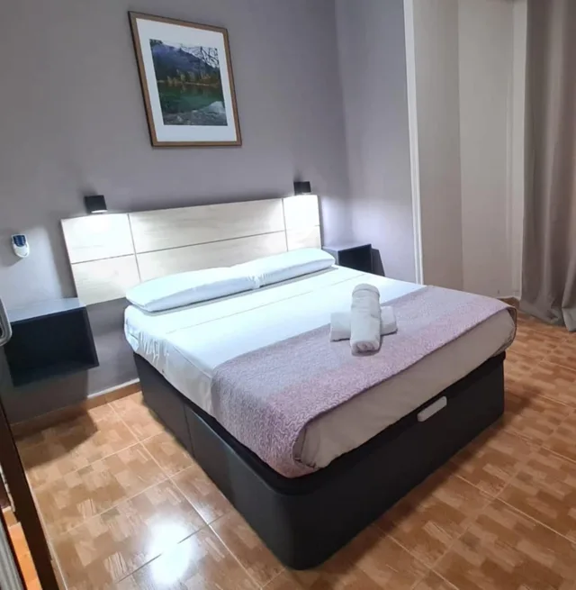 غرفة أساسية بسرير مزدوج بحمام مشترك، Hostal Miami 2/2