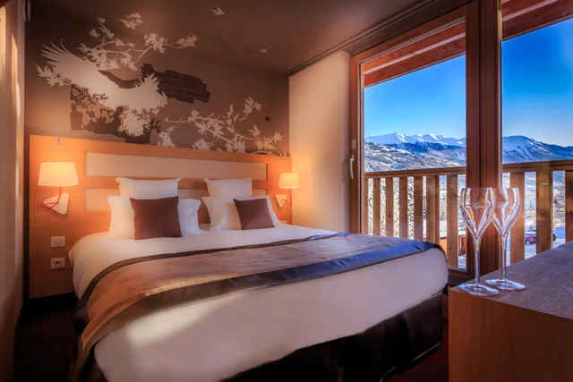 غرفة كلاسيكية بسرير مزدوج بشرفة، LE GRAND AIGLE HOTEL 1/3