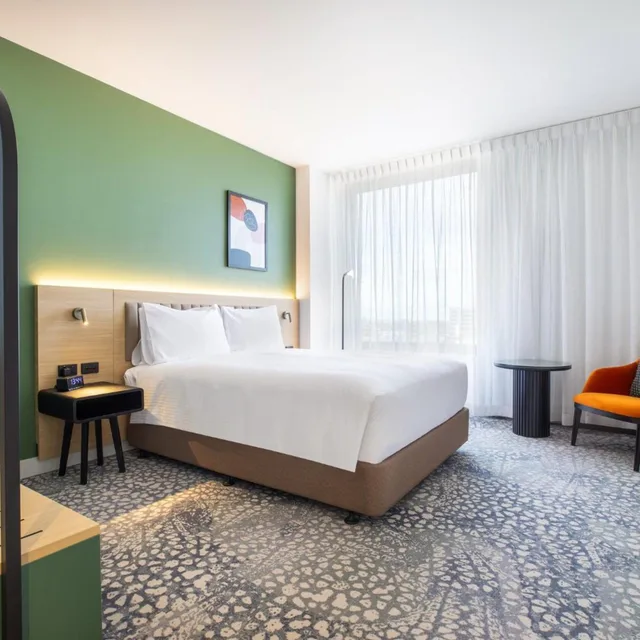 غرفة بسرير كينج وسرير كوين لذوي الإعاقة، Holiday Inn Dandenong an IHG Hotel 1/7