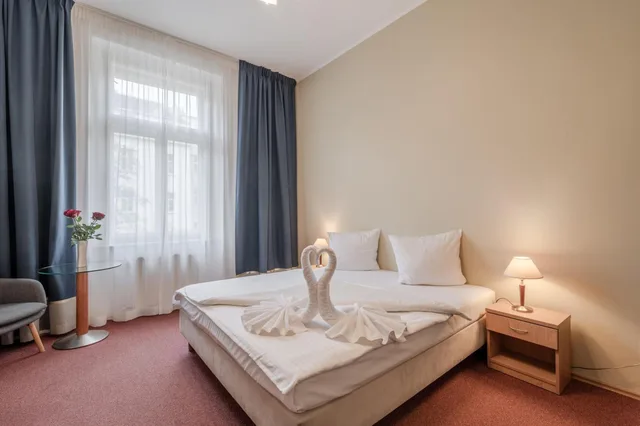 غرفة بسرير مزدوج أو سريرين منفصلين بحمام خاص، Brixen Prague 6/10