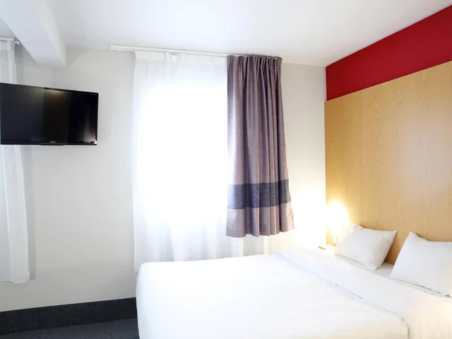 Room, Queen Bed, B&B Hotel Perpignan Sud Marche International 2/9